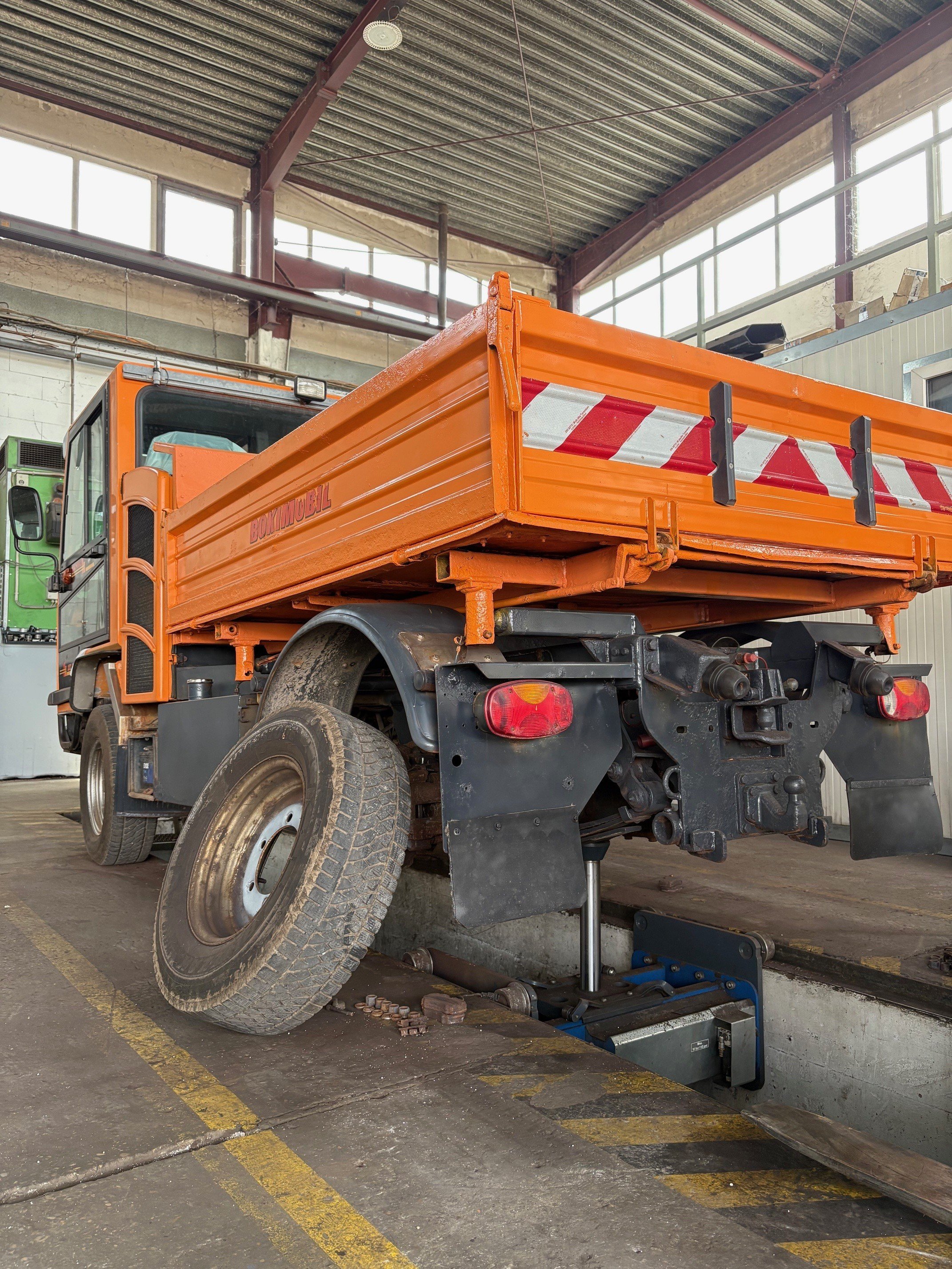 Bauwagen auf Hebebühne