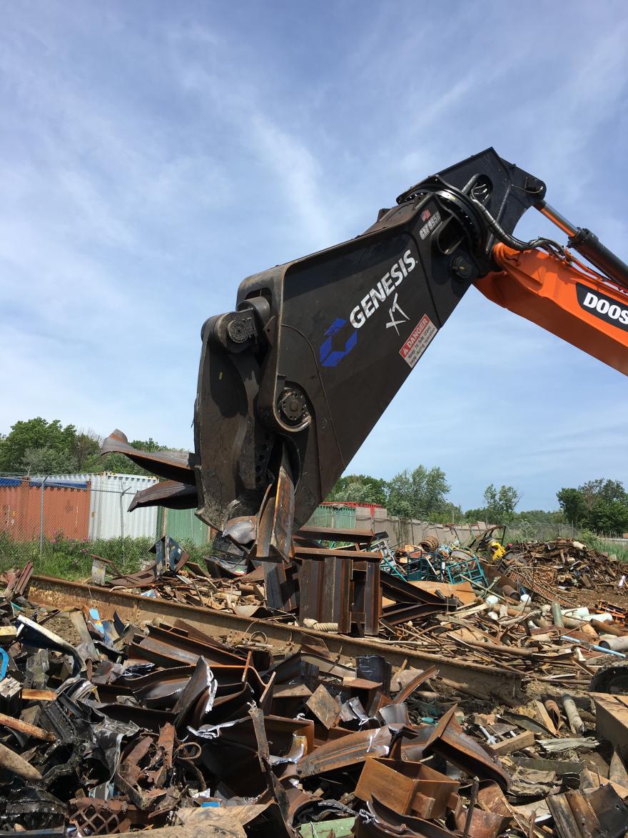 GXT-Schere im Schotteinsatz