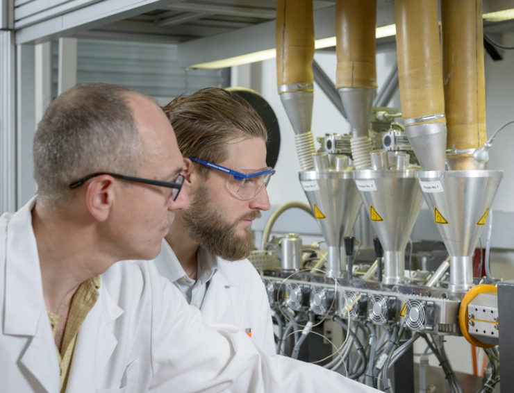 Compound-Entwicklung und Polymer-Prüfkörper