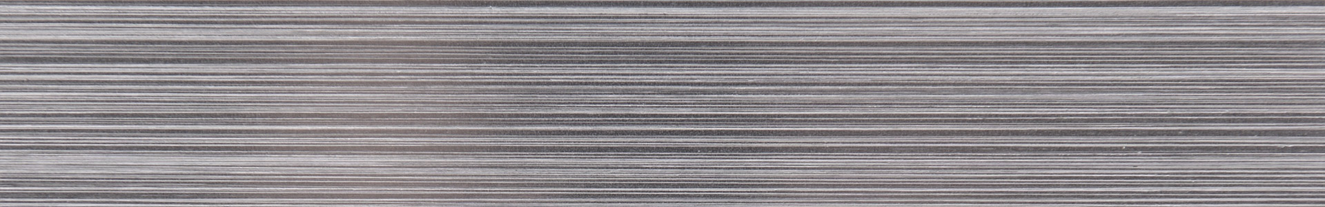 Hairline-Schliff auf Messerückwand