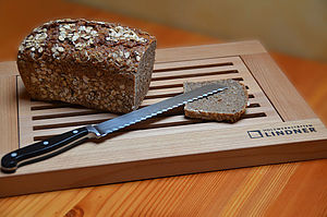 Brotschneidebrett aus der Lehrwerkstatt