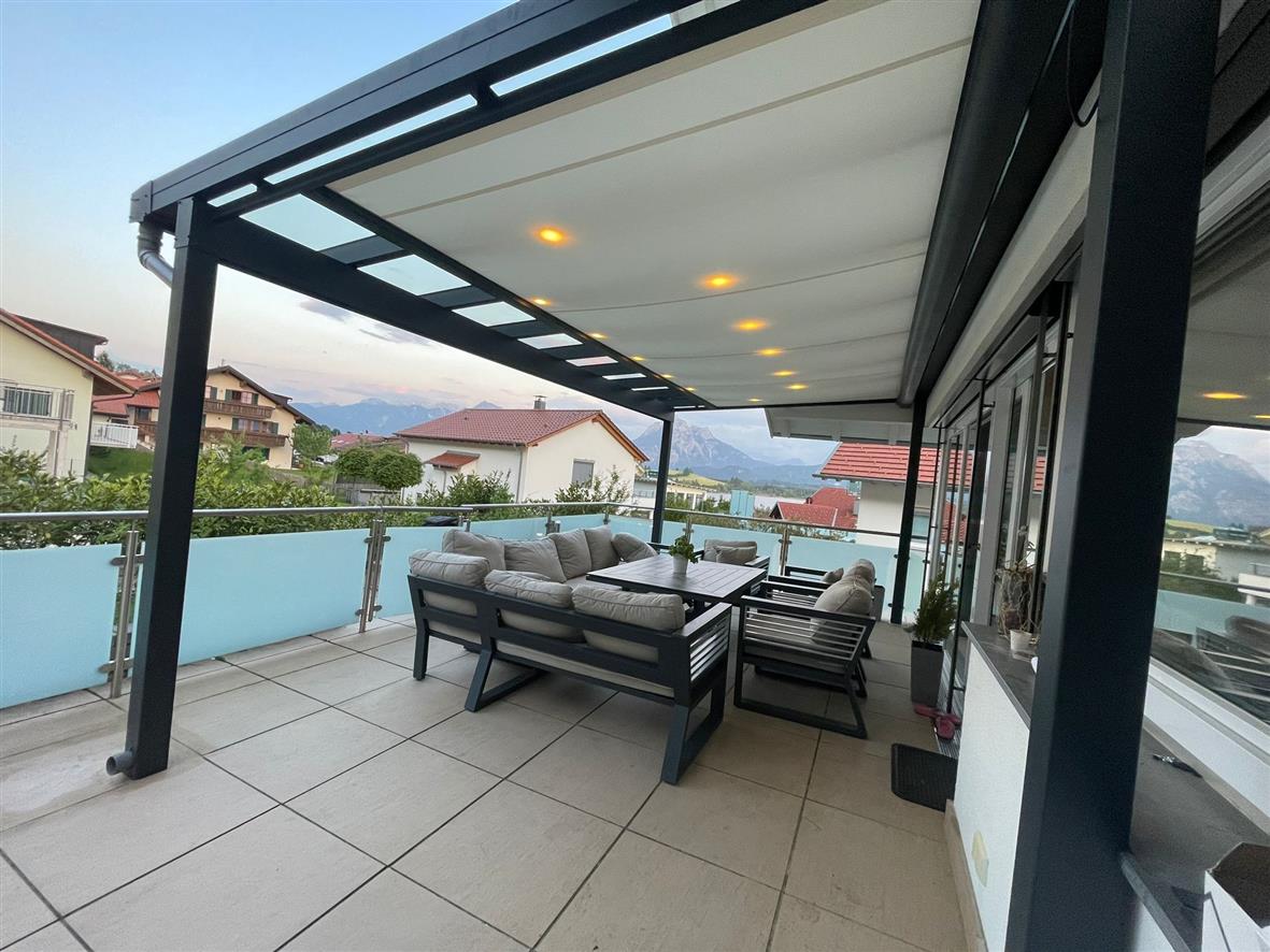 Balkon mit Markise