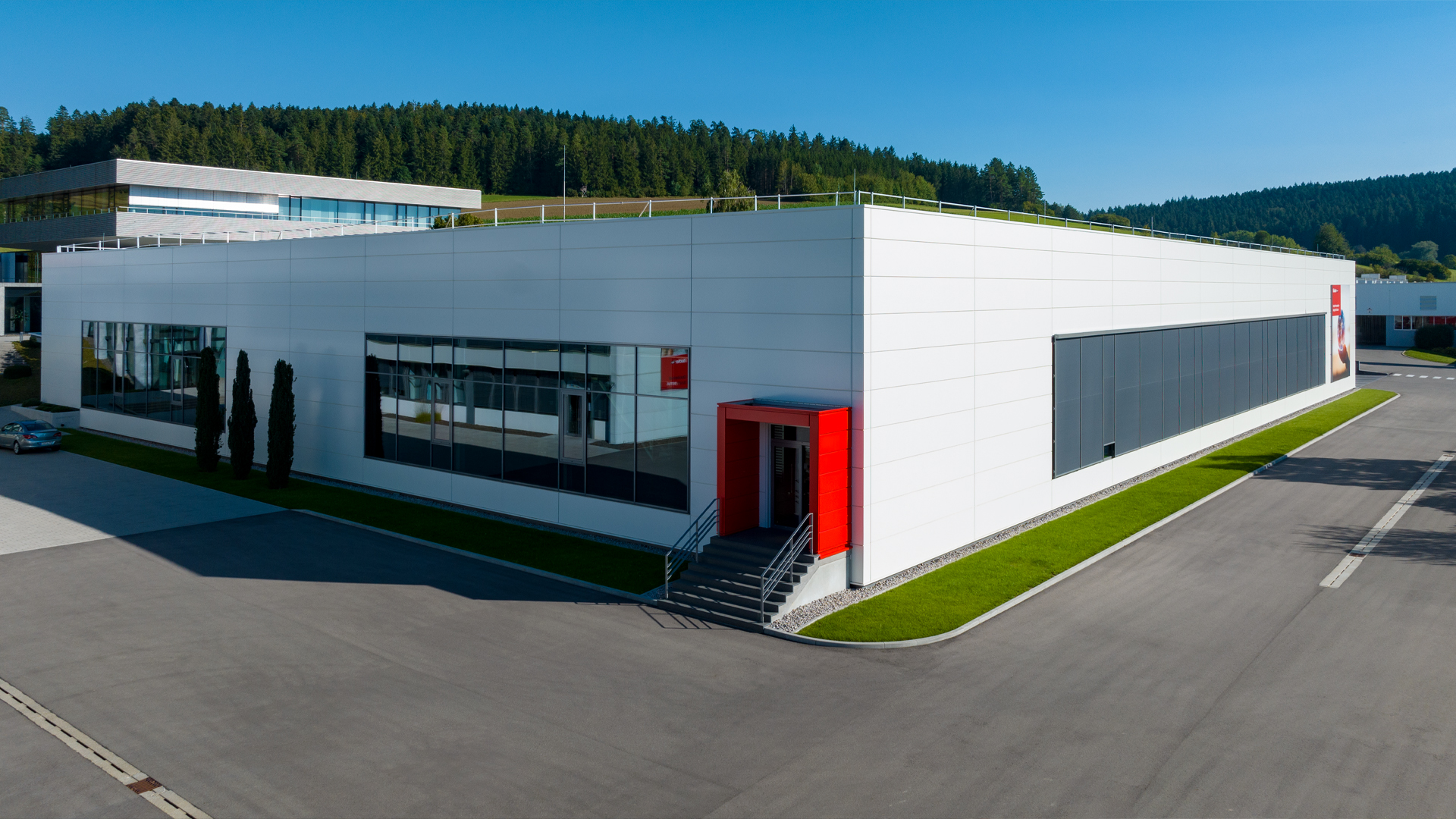Fassaden- und Dachbau für Industriehallen und Gewerbeobjekte