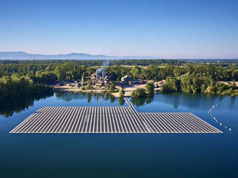 Schwimmende PV-Anlage