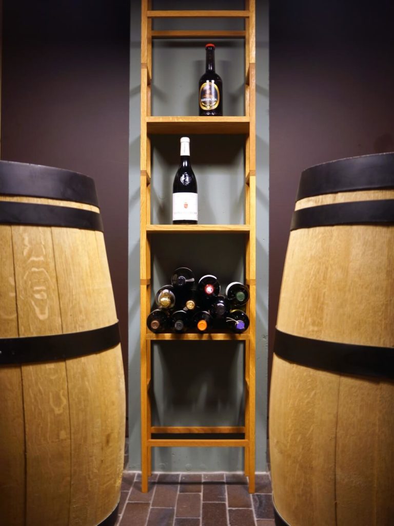 Weinregal für den Weinkeller