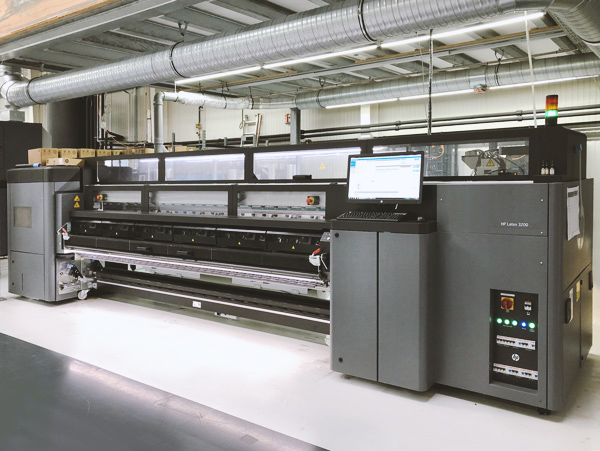 HP L3200, 3,20 m Latexdruckmaschine