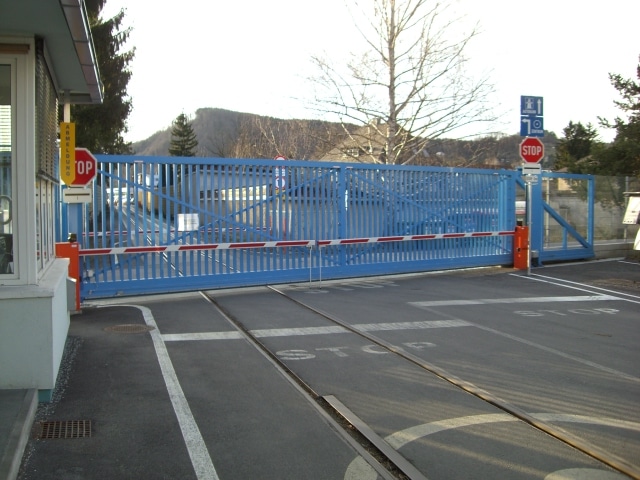 Verkehrspoller (automatisch, halbautomatisch, feststehend, umlegbar)