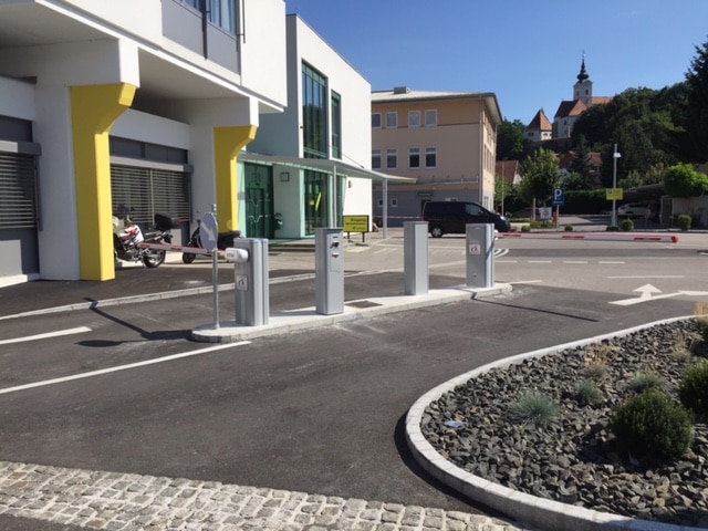 Müllplatz in Alu oder Stahl