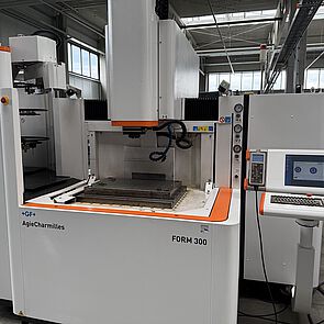 Überholte Erodiermaschine