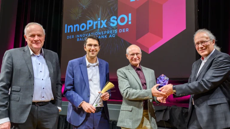 Pokalübergabe InnoPrix SO 2023 an die Apex AG