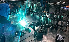 Fertigung von Leuchtbuchstaben aus Aluminium