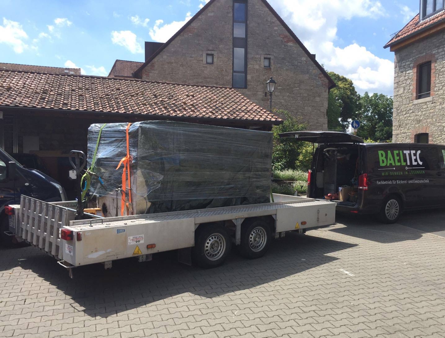 Servicefahrzeug im Außendienst