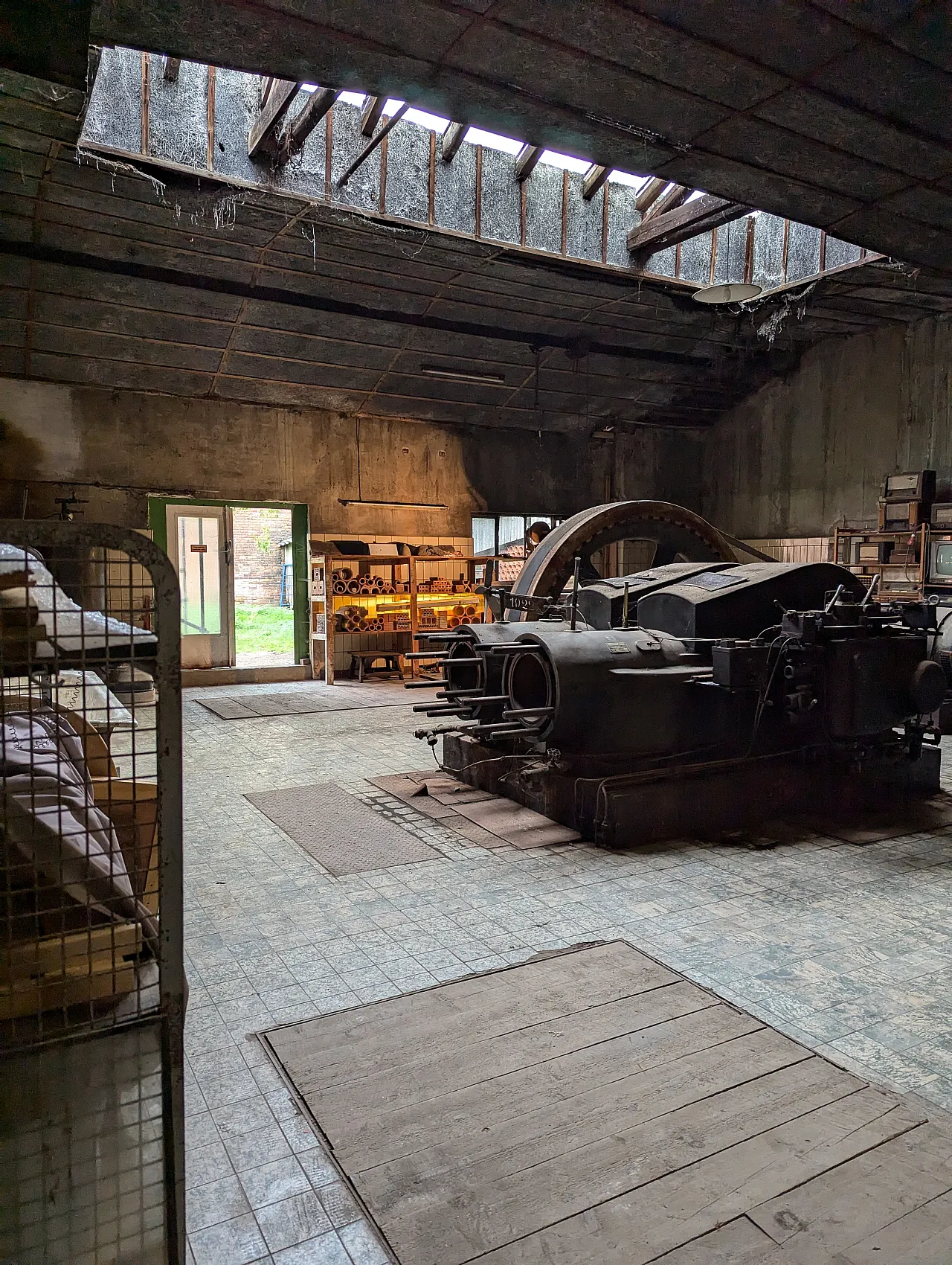 Maschinenraum mit historischen Ziegeleimaschinen