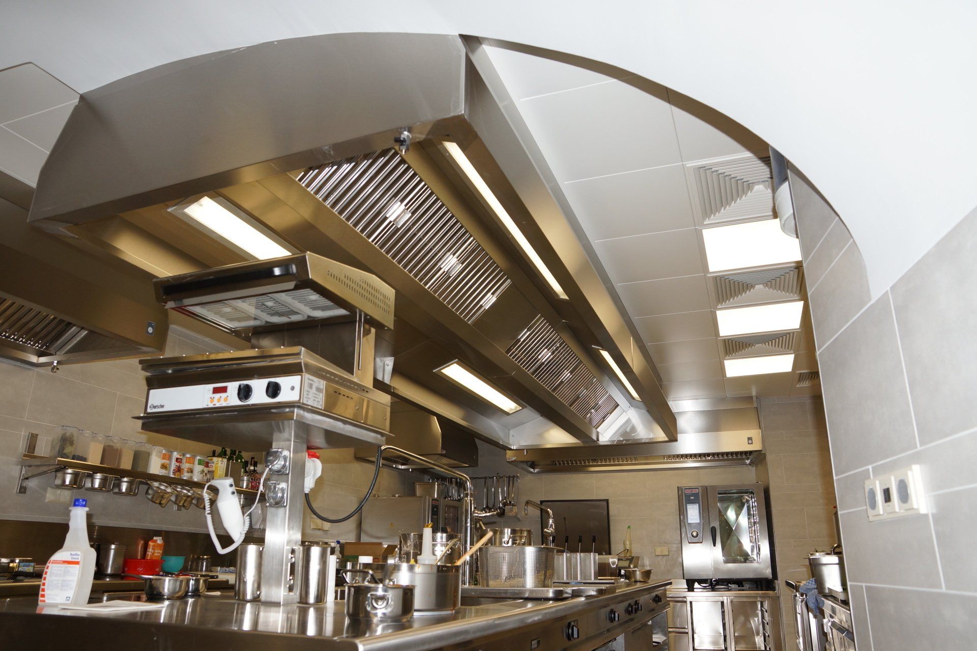 Kitchen extractor hoods