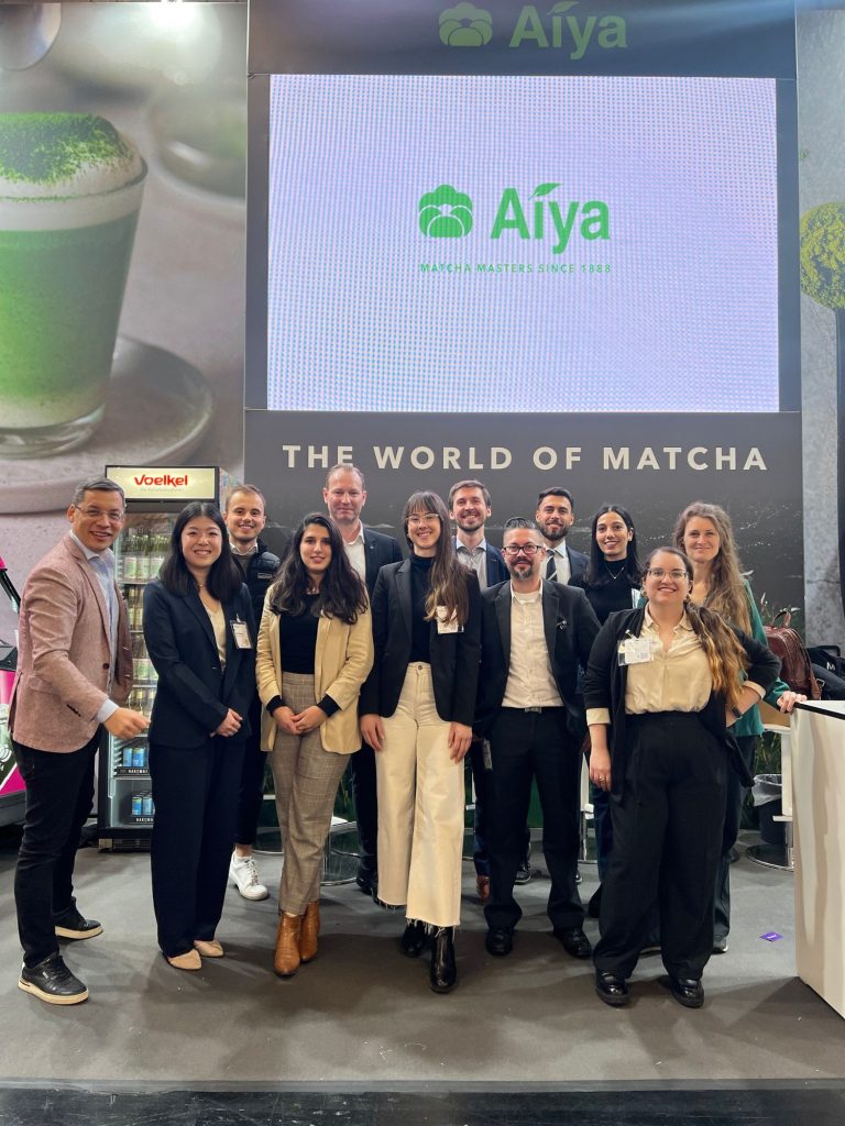 Aiya-Team auf einer Fachmesse