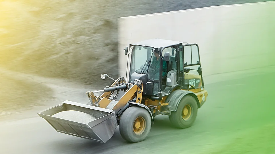 Bagger im Materialumschlag