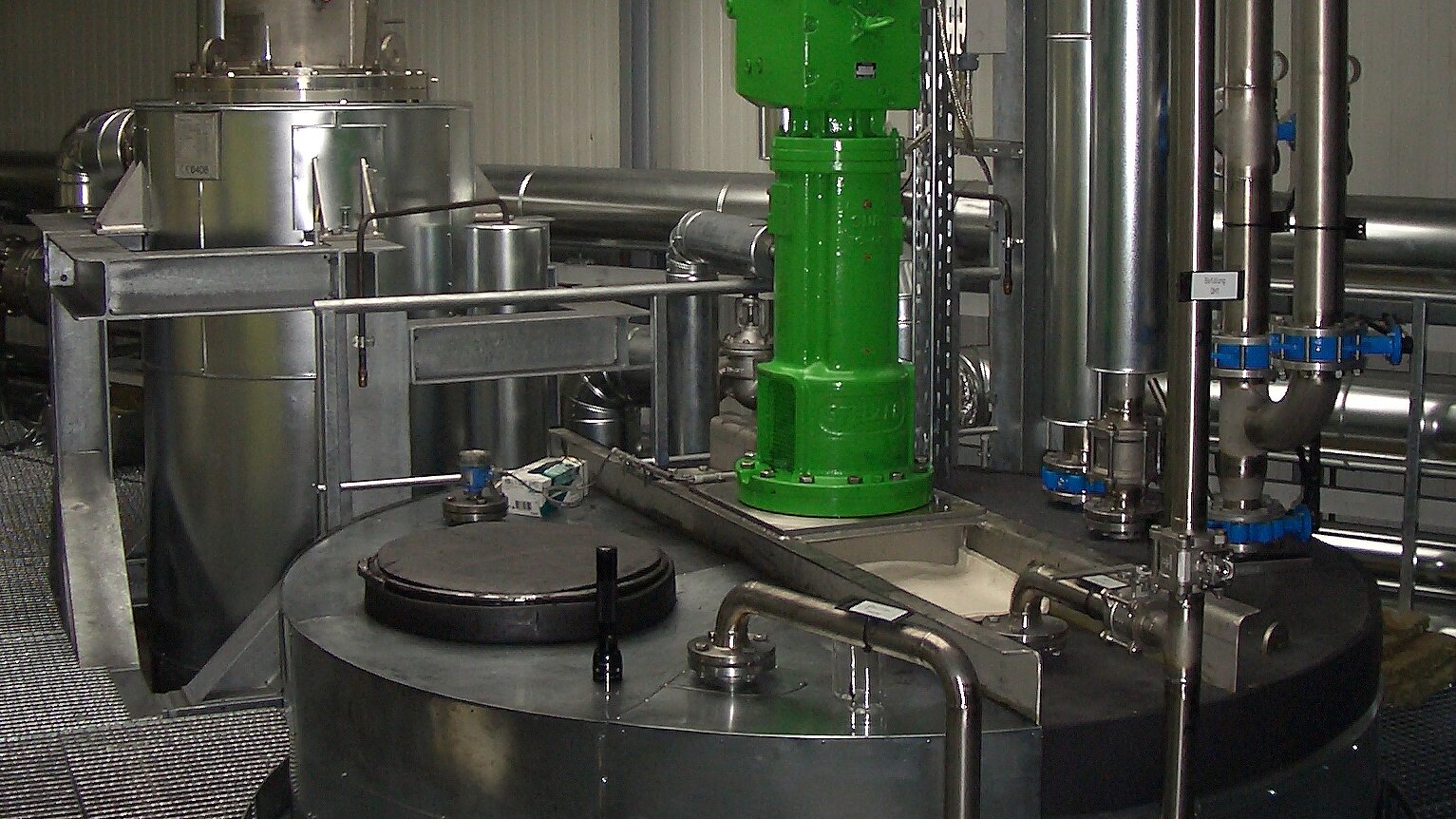 Industrieanlage im Service und bei Wartungsarbeiten