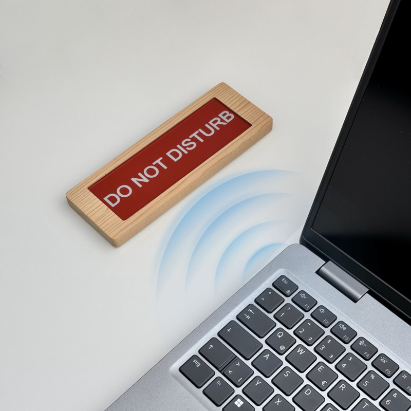 Wireless image transmission to the door sign