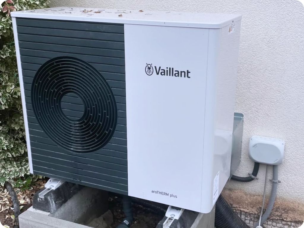 PV-Anlage mit Wärmepumpe Nürnberg (10,2 kWp, 11 kWh FENECON-Speicher)