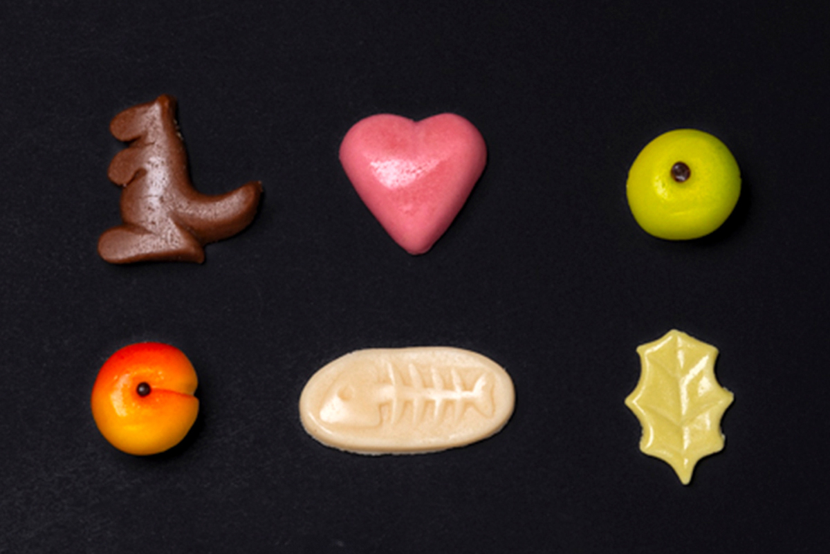 Marzipan-Formartikel inkl. Eichhörnchen und Apfel