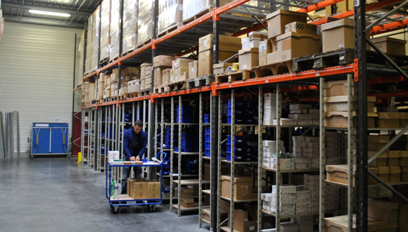 Industrielles Hochregallager der Distribution
