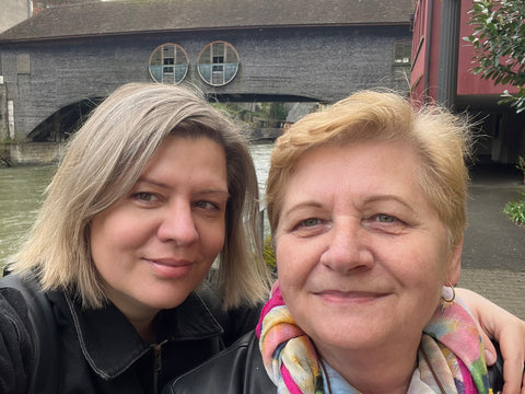 Zsuzsa & Sara