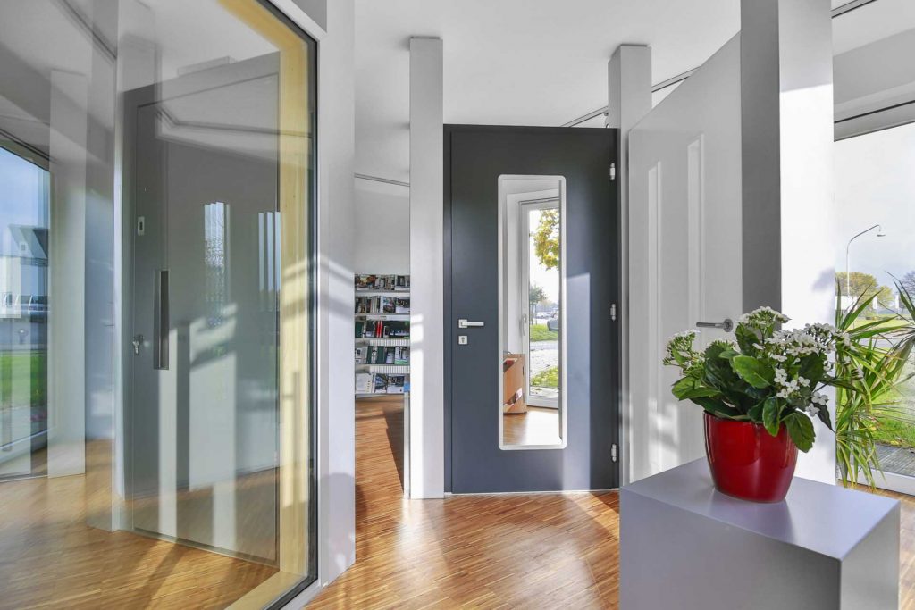Haustüren aus Aluminium oder Holz