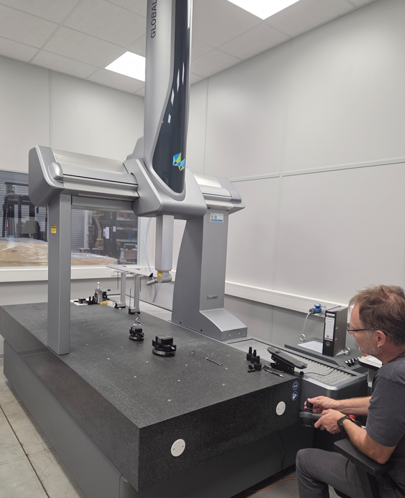 Messraum mit 3D-Koordinatenmessmaschine