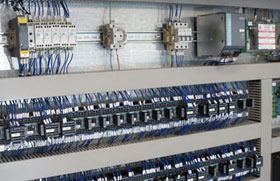 Elektrischer Retrofit Schaltschrank mit Relaissteuerung