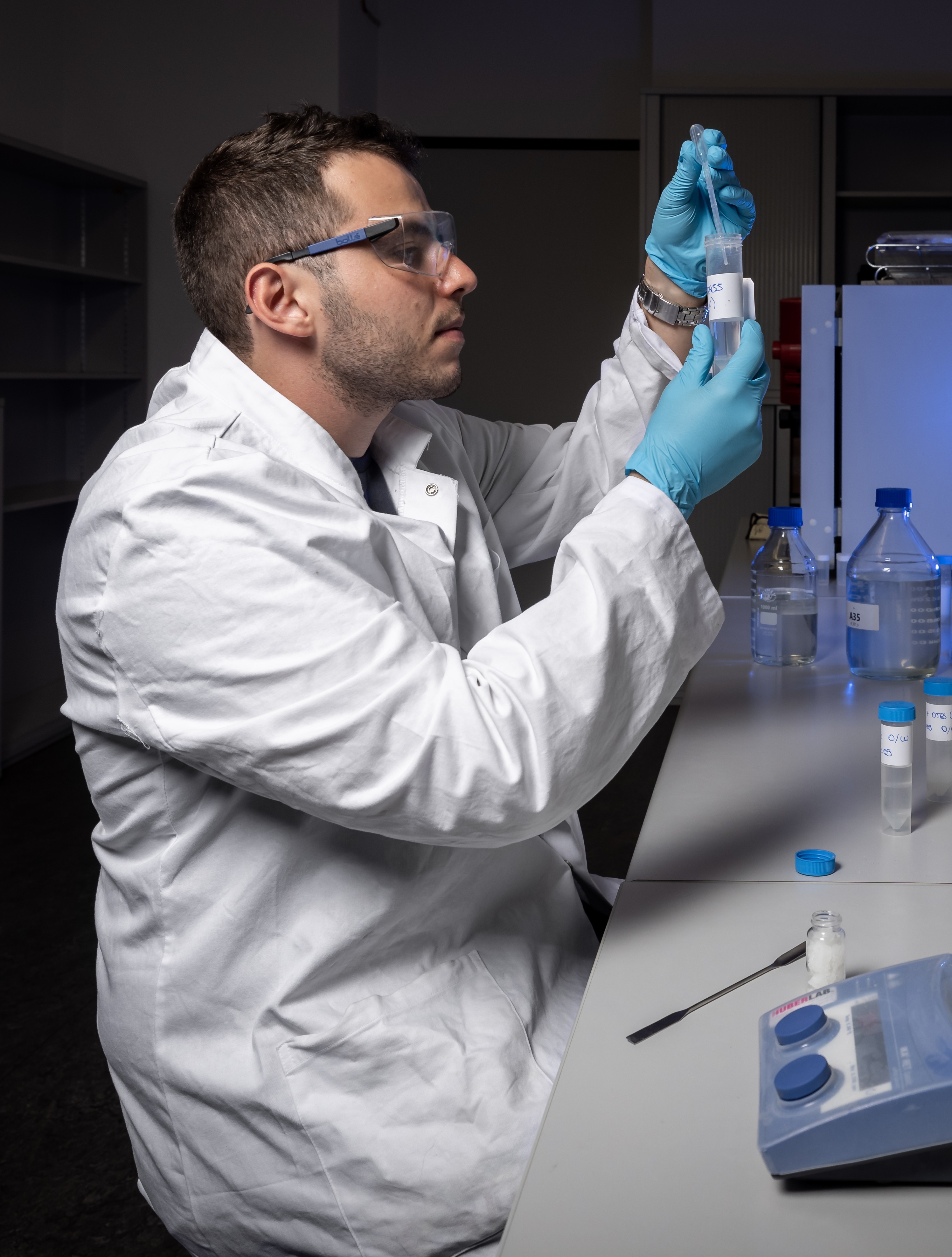 Laborarbeit mit Q-T-Polysiloxanen