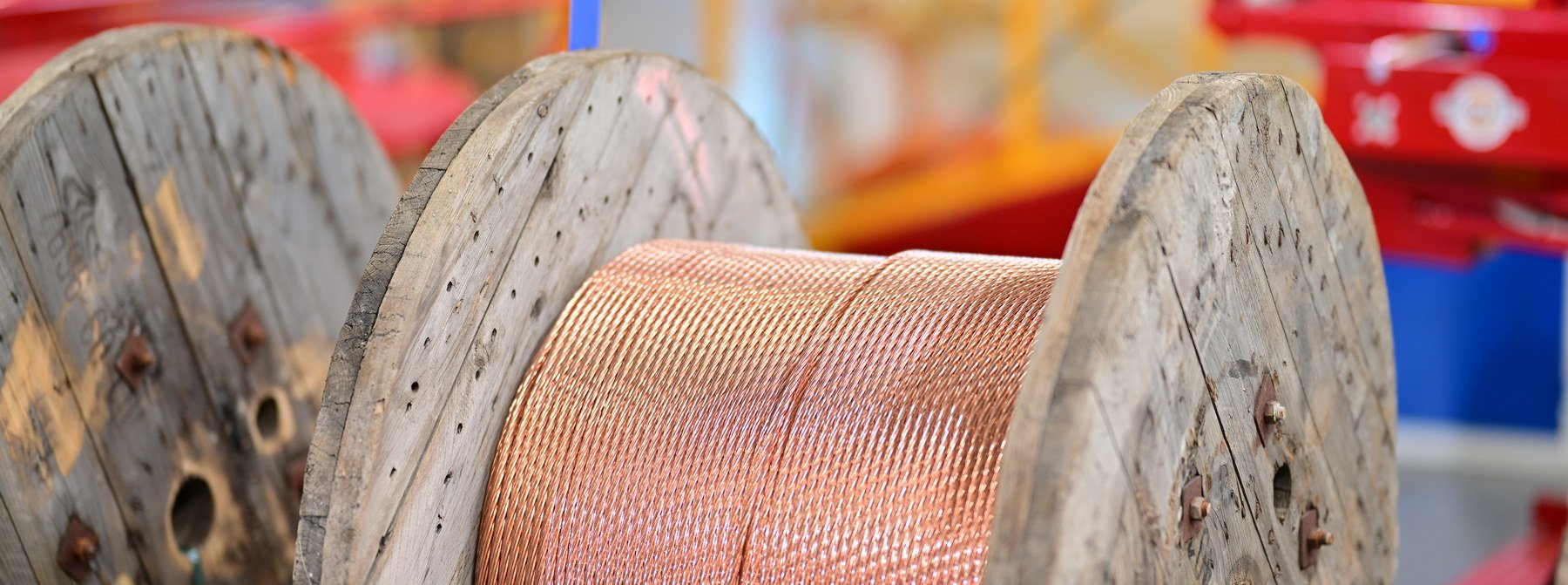Warehouse logistics with palletized goods