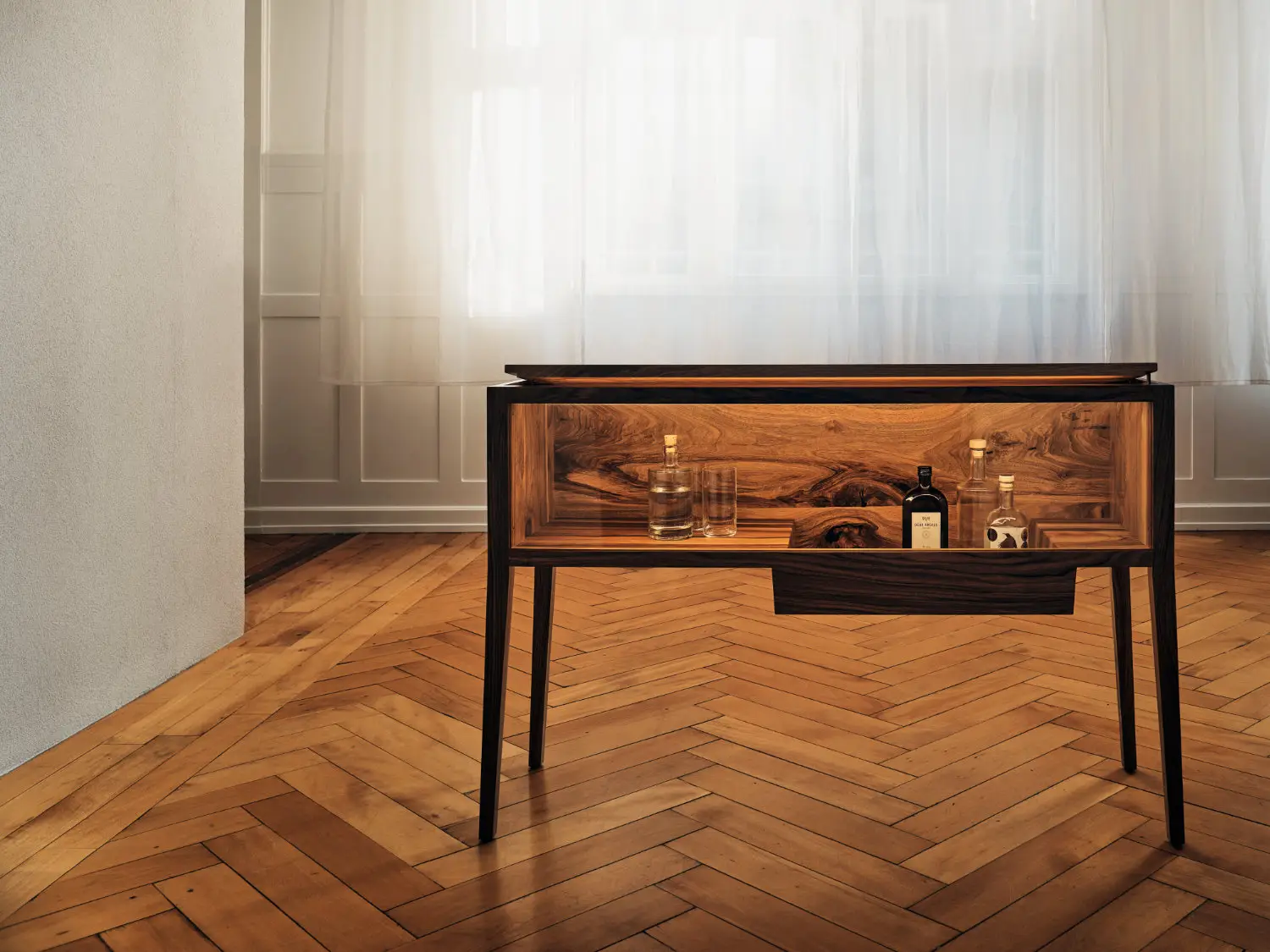 Gin bar in «Frümsner» walnut