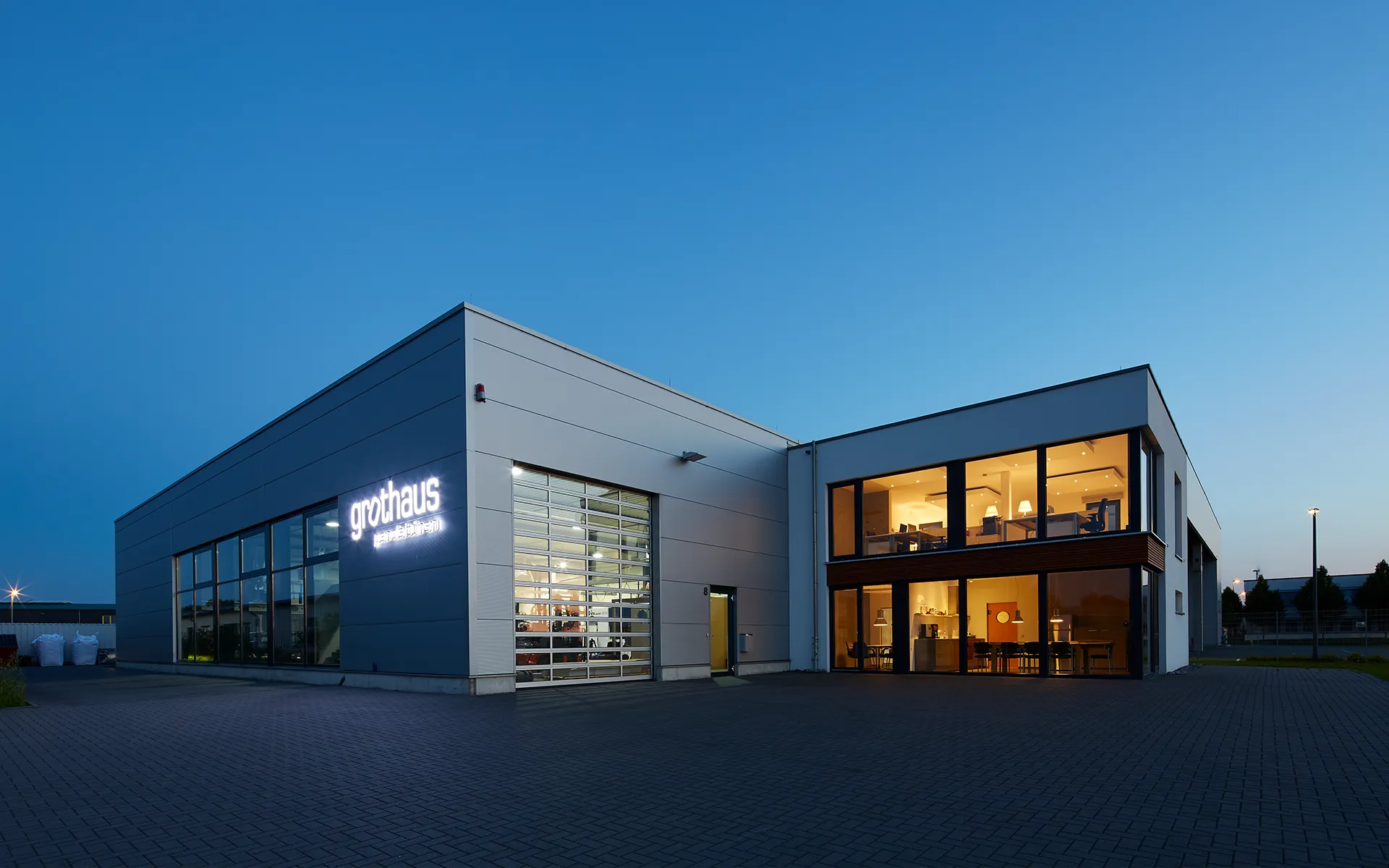 Firmengebäude Grothaus Pendeltüren