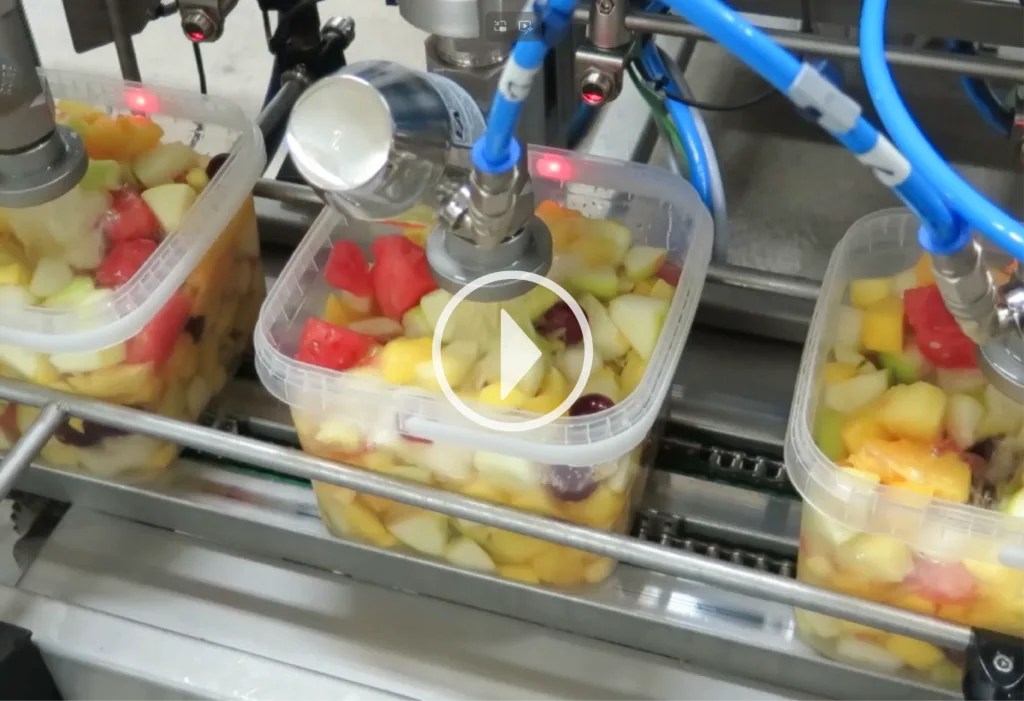 LD-Dosiermaschine dosiert dünnflüssige Medien über Obstsalat