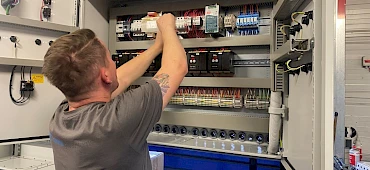 Service and maintenance of industrial systems