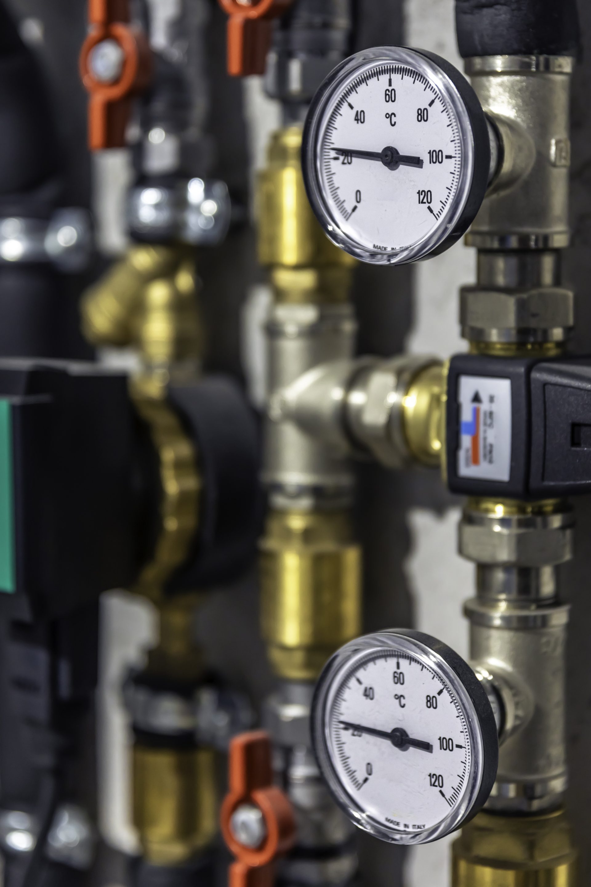 Drucksensor am Warmwasserdrucksenkerventil