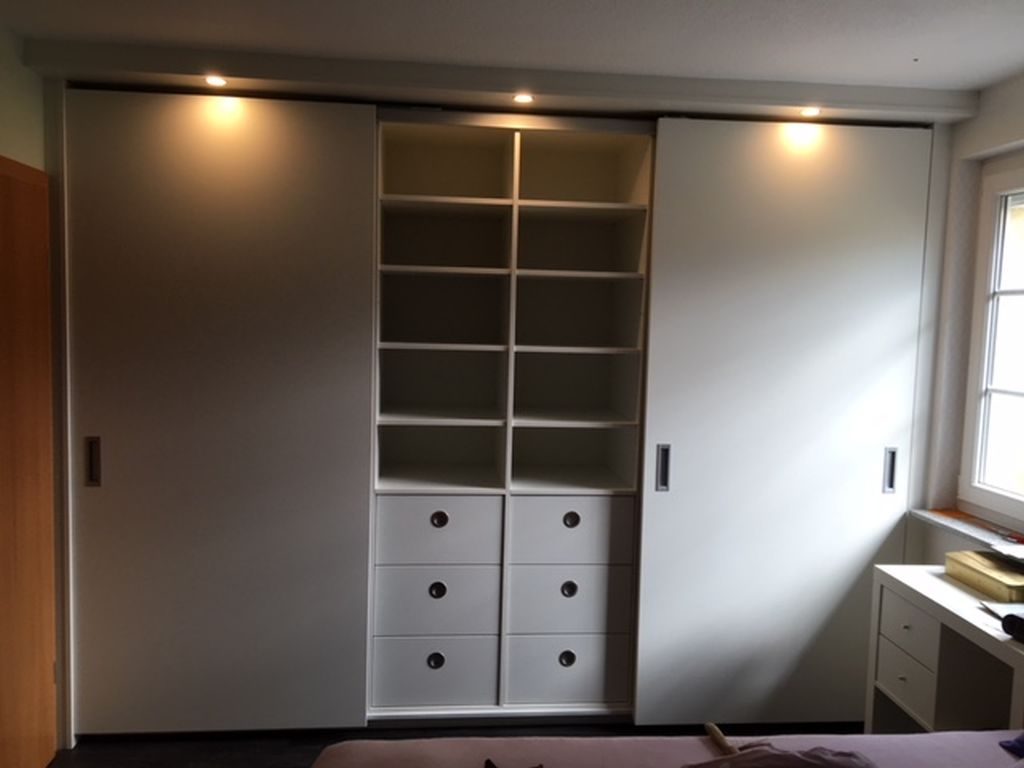 Einbauschrank mit Schiebetüren