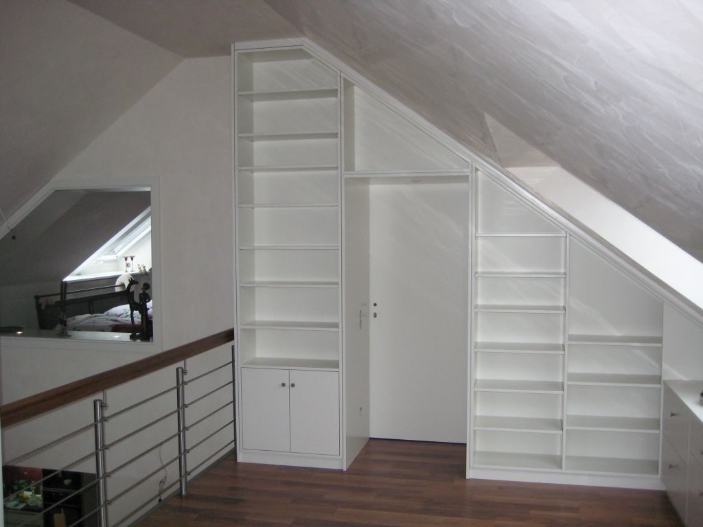 Regal und Schrank für Dachschräge