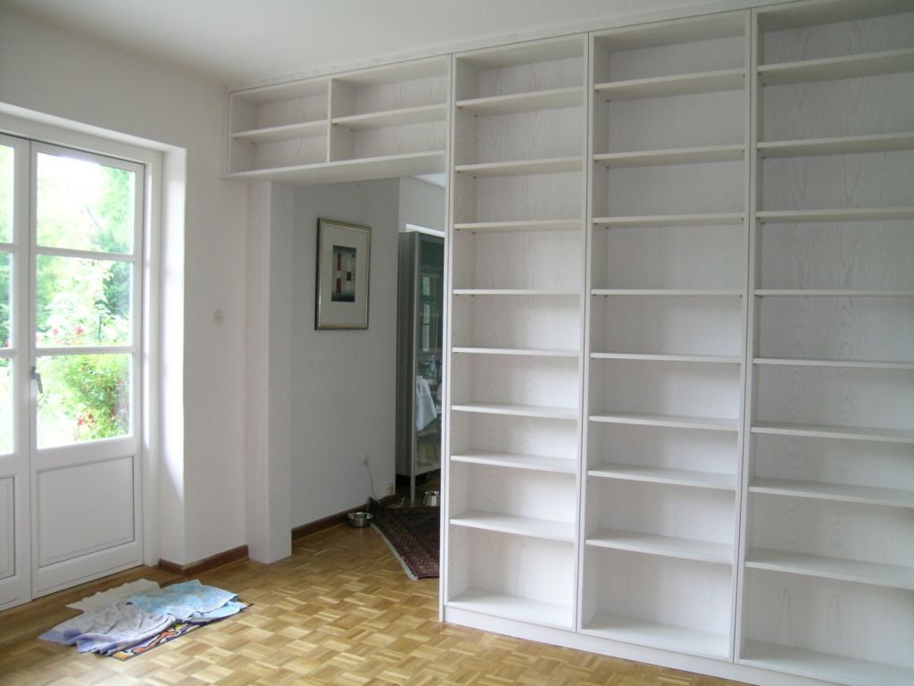 Raumhohes Bücherregal