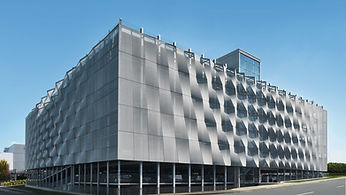 Loft-Tür aus schlanken Stahlprofilen