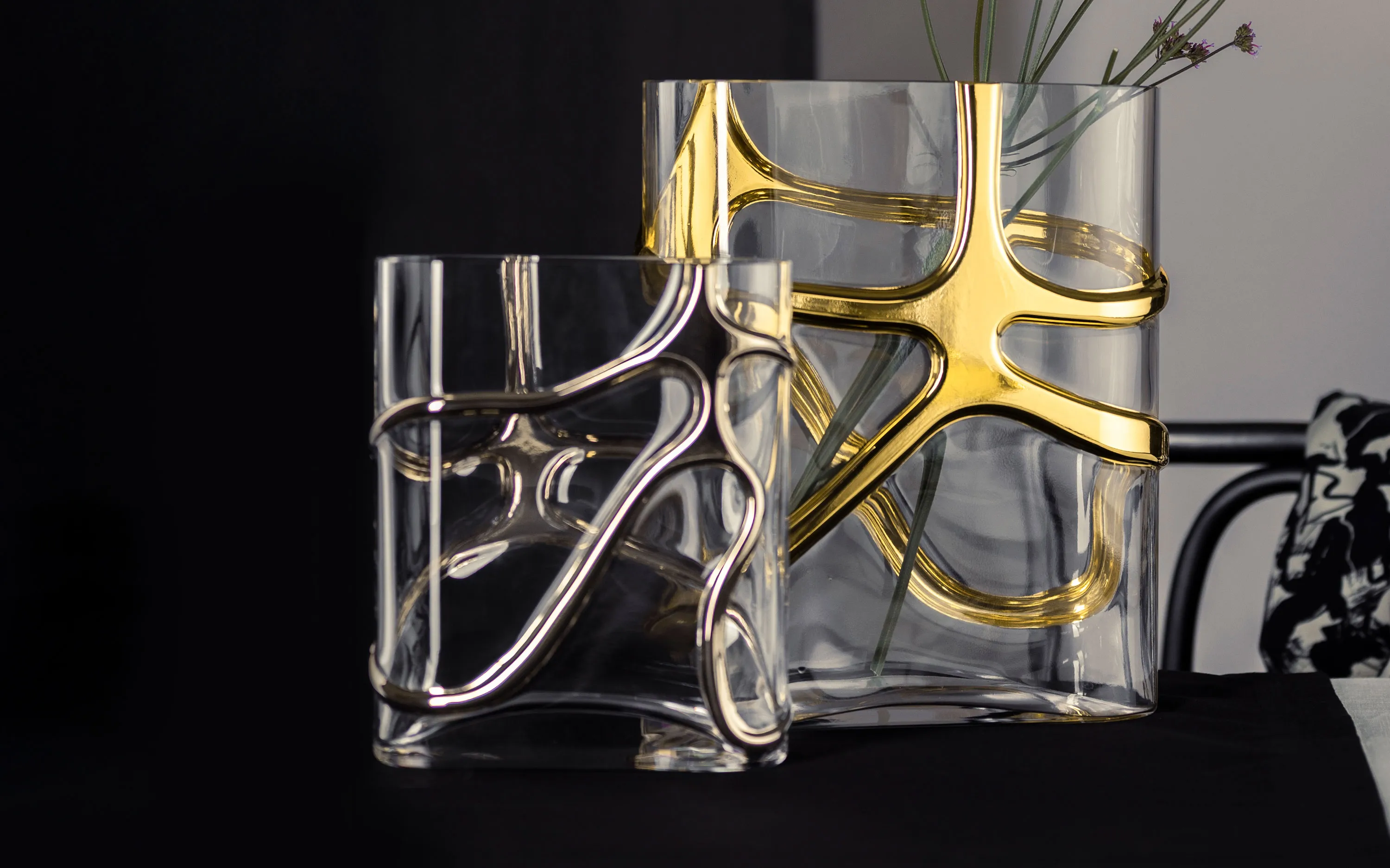 Glasvasen und Schalen