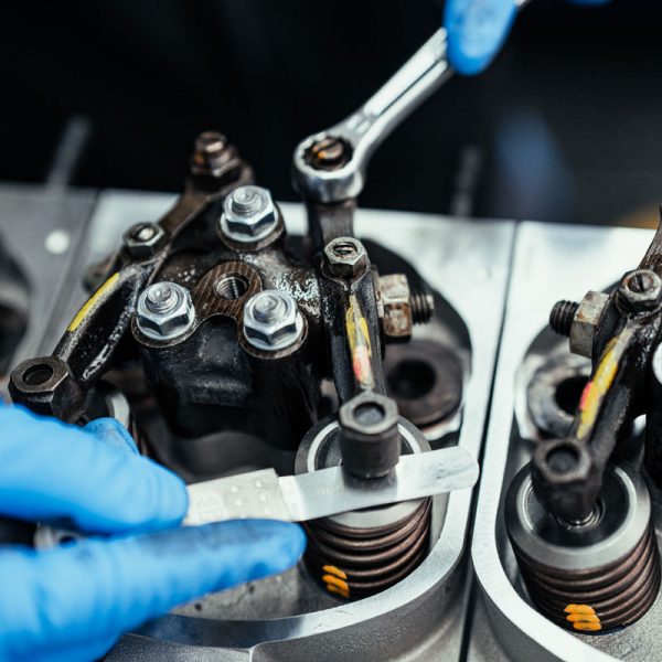 Motoren-Service an der Maschine