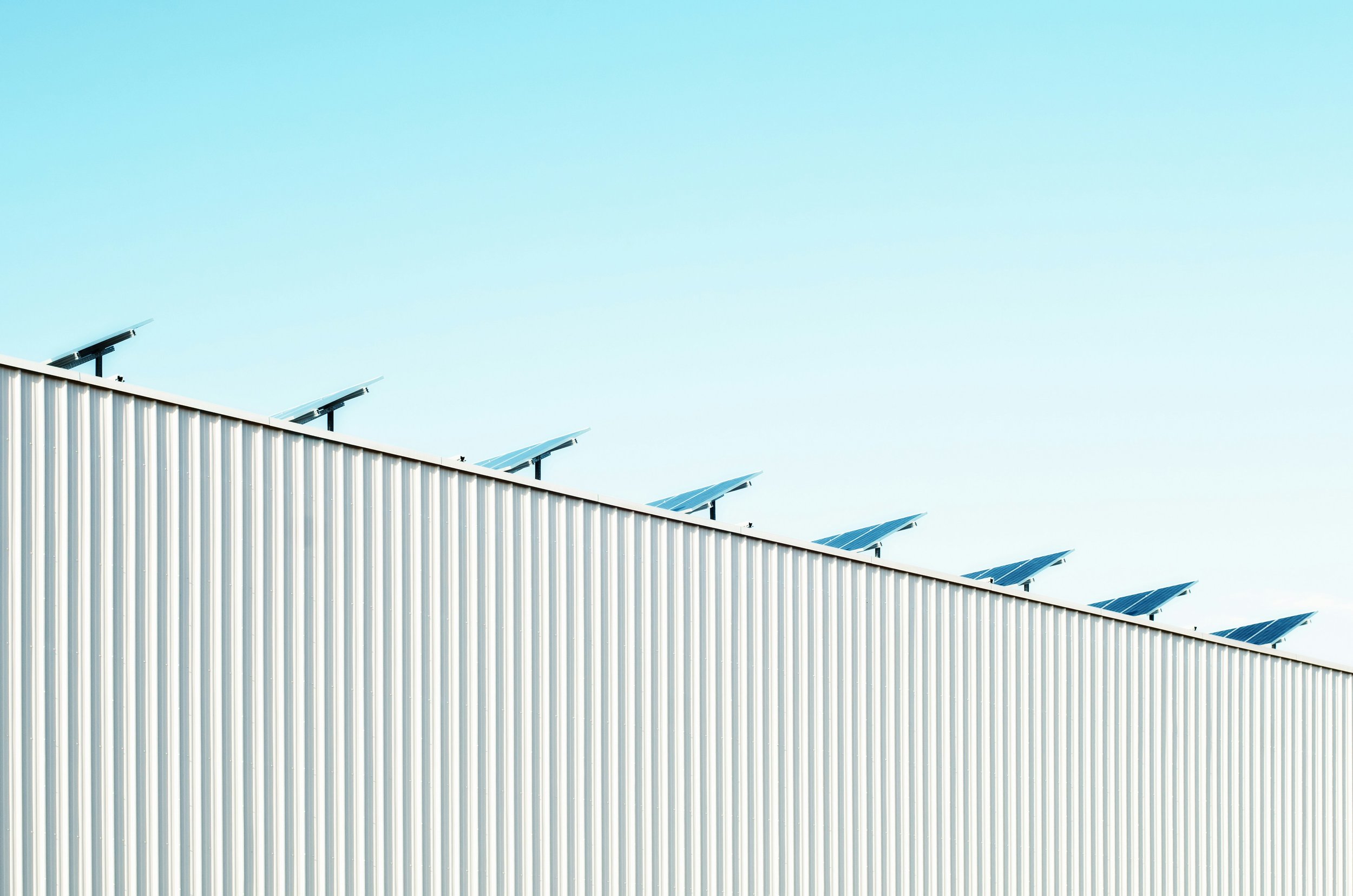 Photovoltaikanlage auf einem Industriegebäude