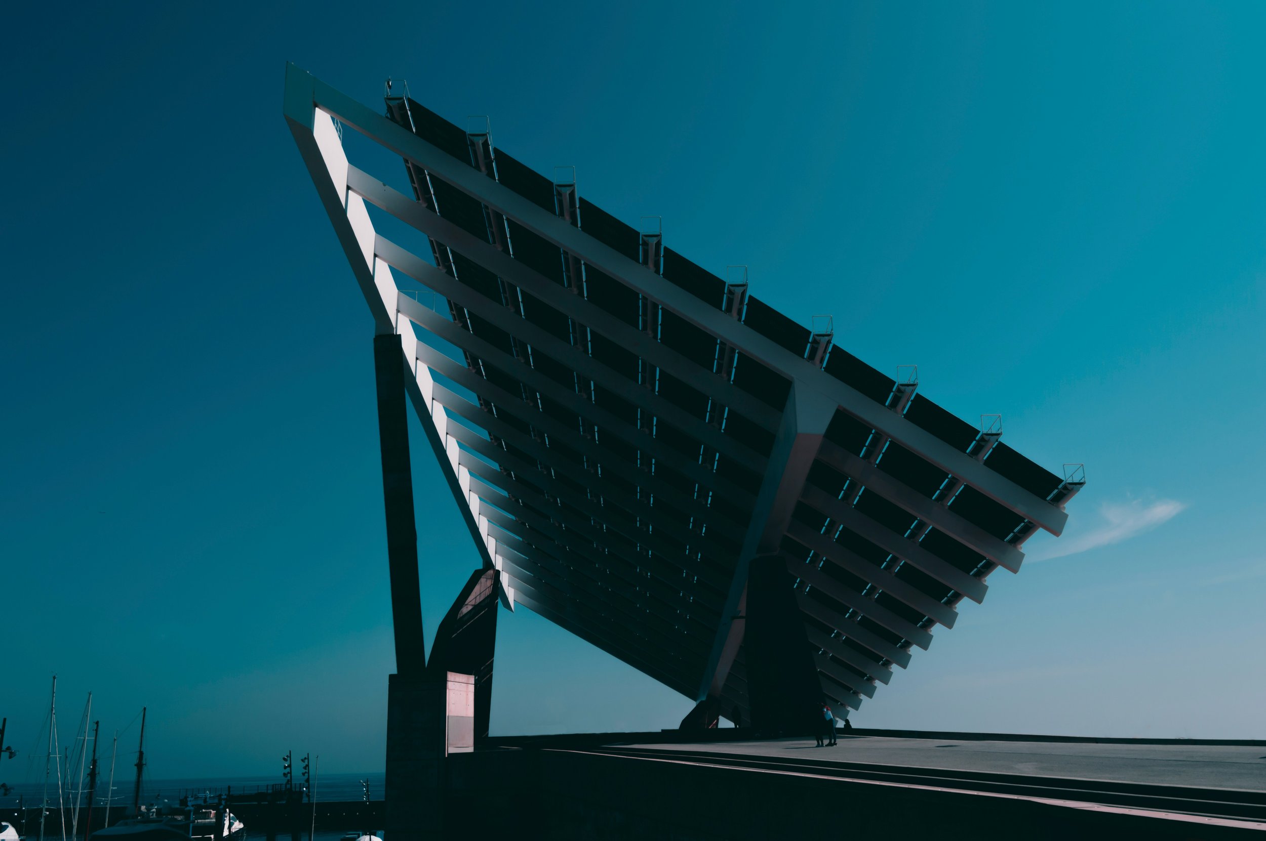 Großflächige Photovoltaik in Kombination mit Batteriespeicherung