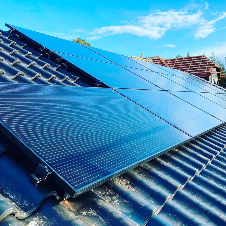 Errichtete Dach-Photovoltaikanlage