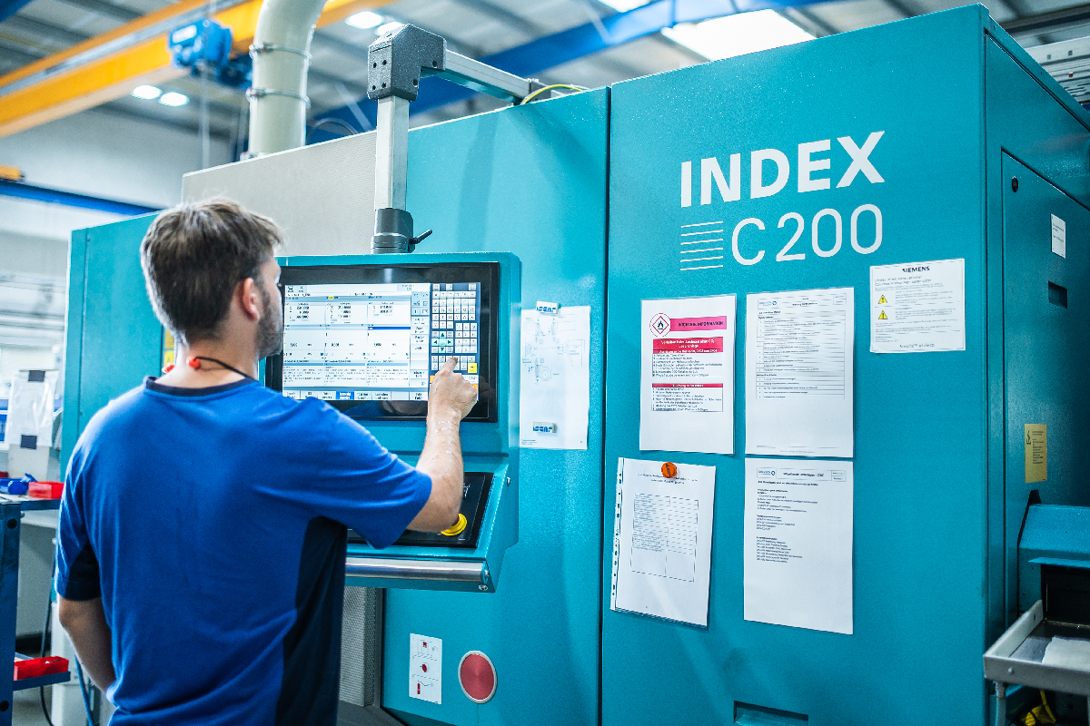 CNC-Drehautomat in der Produktion