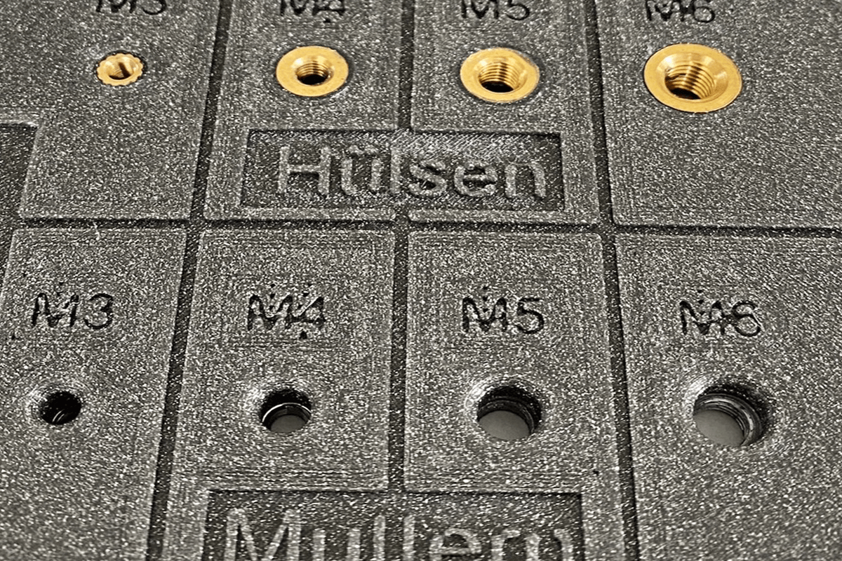 Bauteil mit Gewinde nach 3D-Druck-Nachbearbeitung