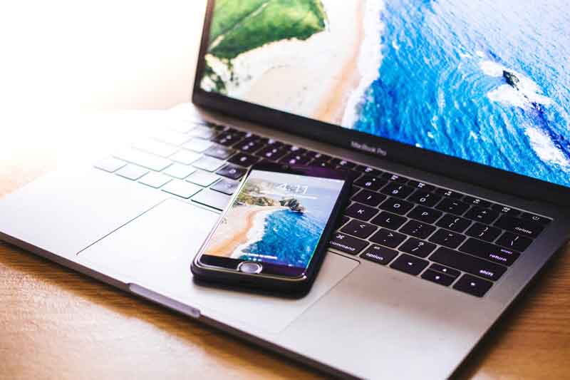 Mobiloptimierung: Smartphone und Laptop
