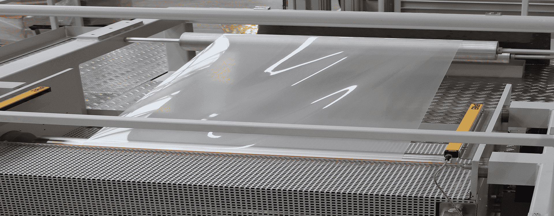 Flachfolienextrusion: Kalandriereinheit mit Folie