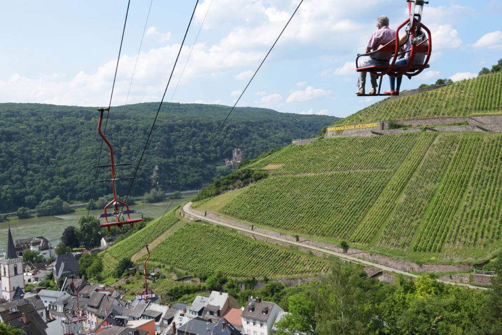 Sessellift über den Weinberg am Höllenberg